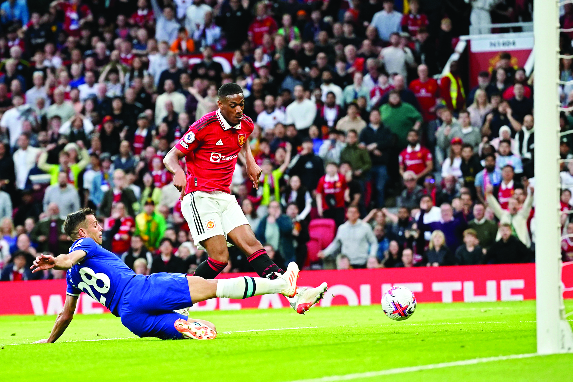 Man United thrash Chelsea 4-1; secure Champions League return Man United thrash Chelsea 4-1; secure Champions League return