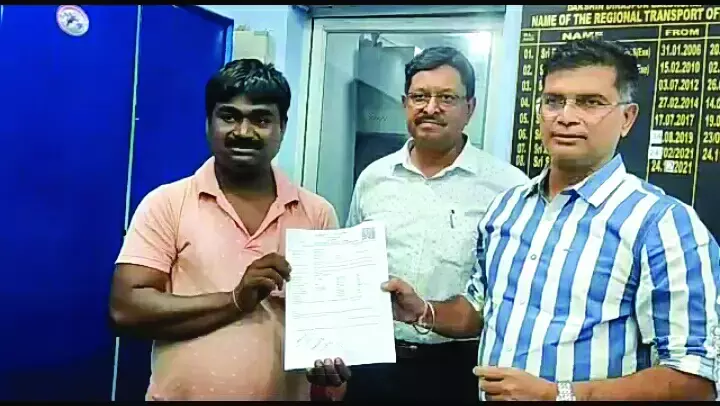 Motor vehicle officials help family of one of the HS top scorers in S Dinajpur