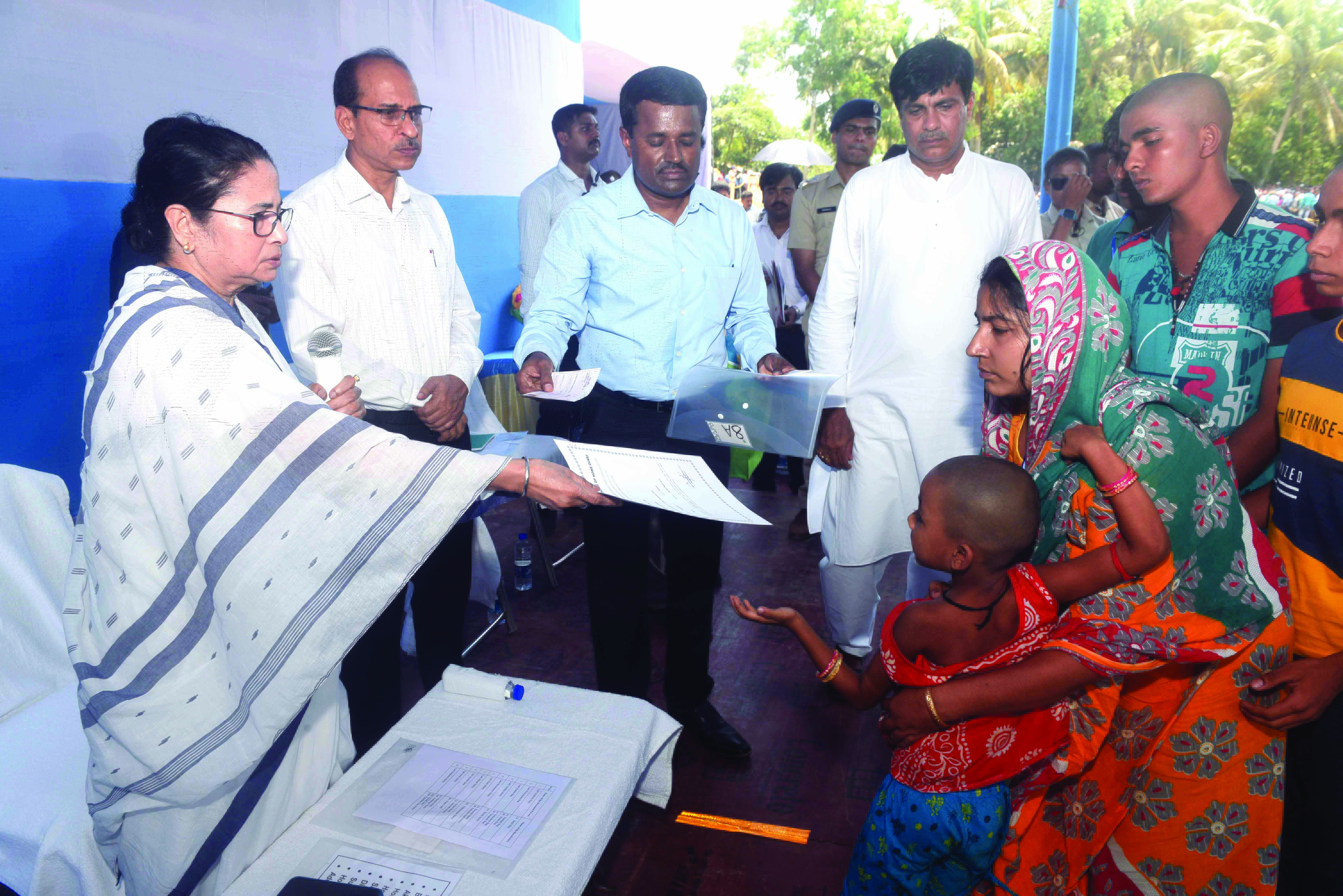 Egra blast: CM hands over ex-gratia of Rs 2.5L to the next of kin of each victim Egra blast: CM hands over ex-gratia of Rs 2.5L to the next of kin of each victim