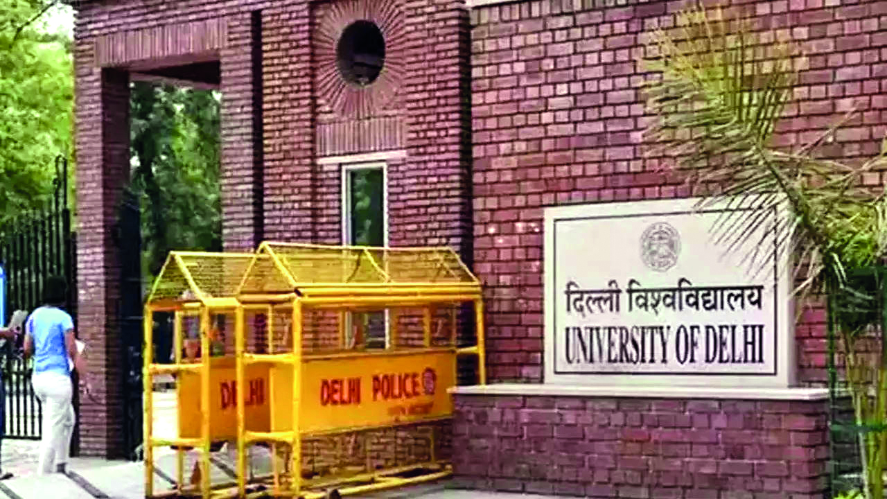 DU replaces paper on Gandhi with one on Savarkar in BA (Hons) Pol Sc syllabus DU replaces paper on Gandhi with one on Savarkar in BA (Hons) Pol Sc syllabus