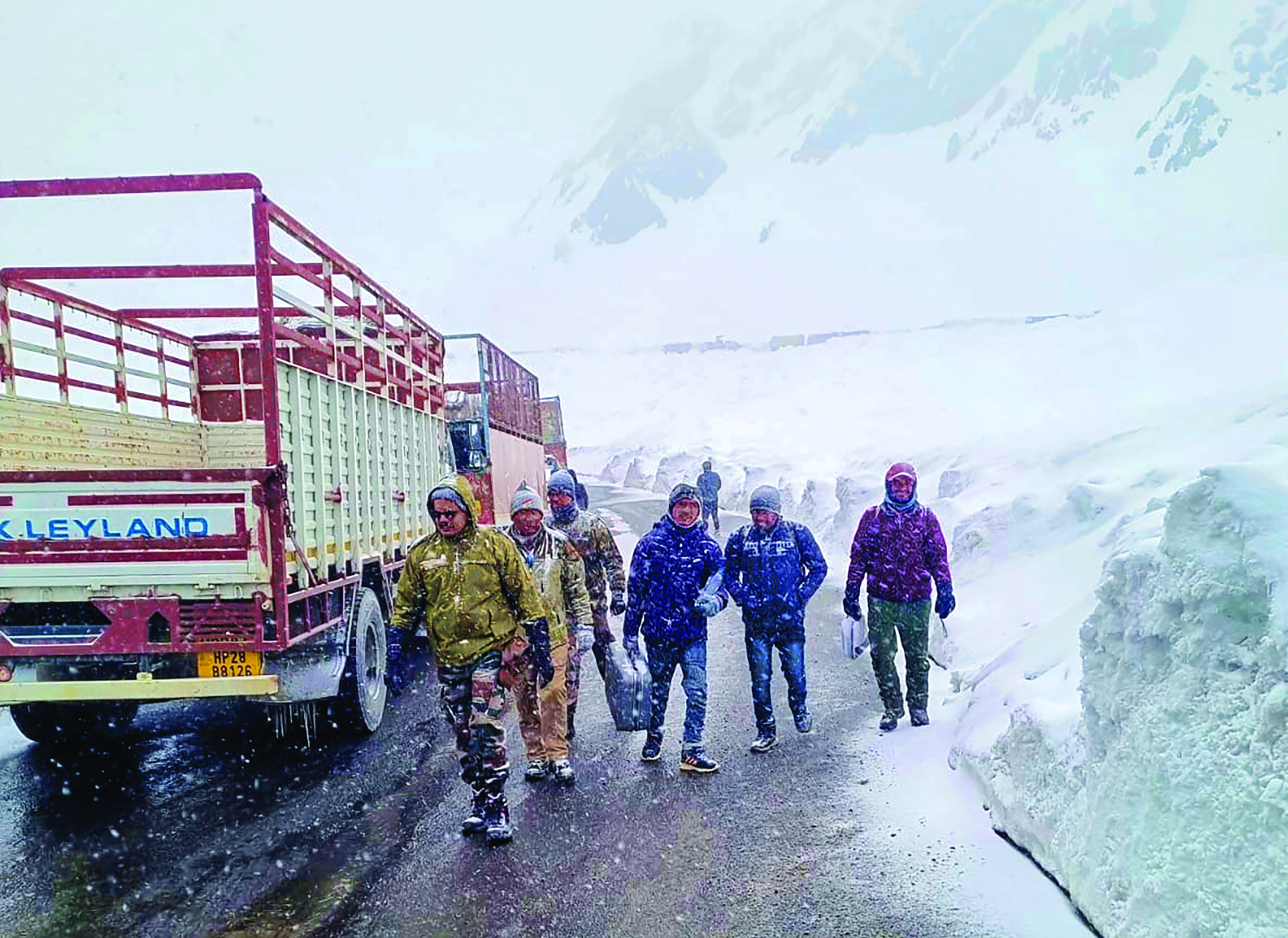 Lahaul-Spiti: Over 250 people stuck after snowfall rescued