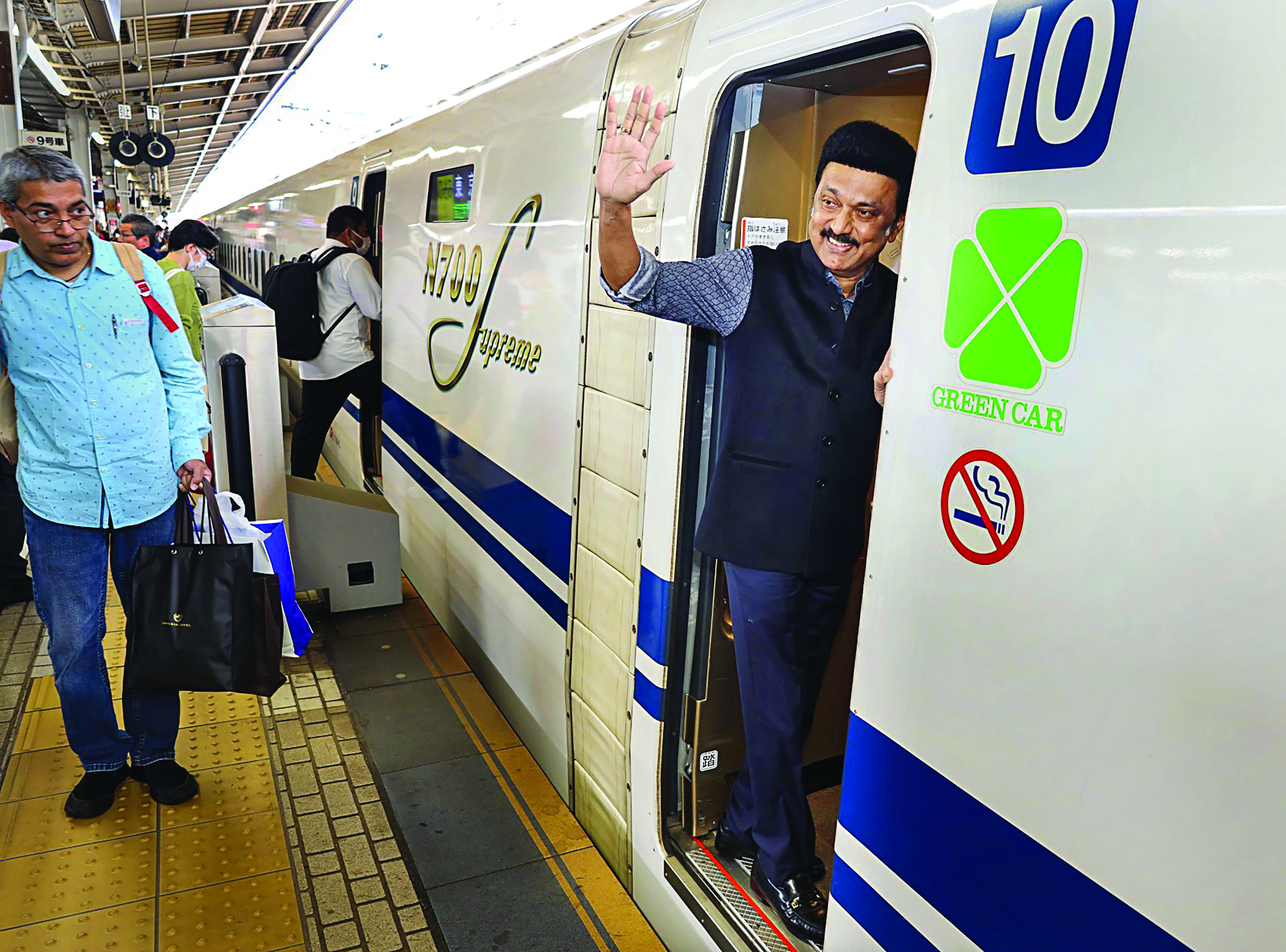 Stalin takes 500-km bullet train journey in Japan Stalin takes 500-km bullet train journey in Japan