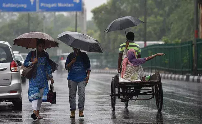 Partly cloudy skies, scattered rain in Delhi to keep heat wave under control till June 4 Partly cloudy skies, scattered rain in Delhi to keep heat wave under control till June 4