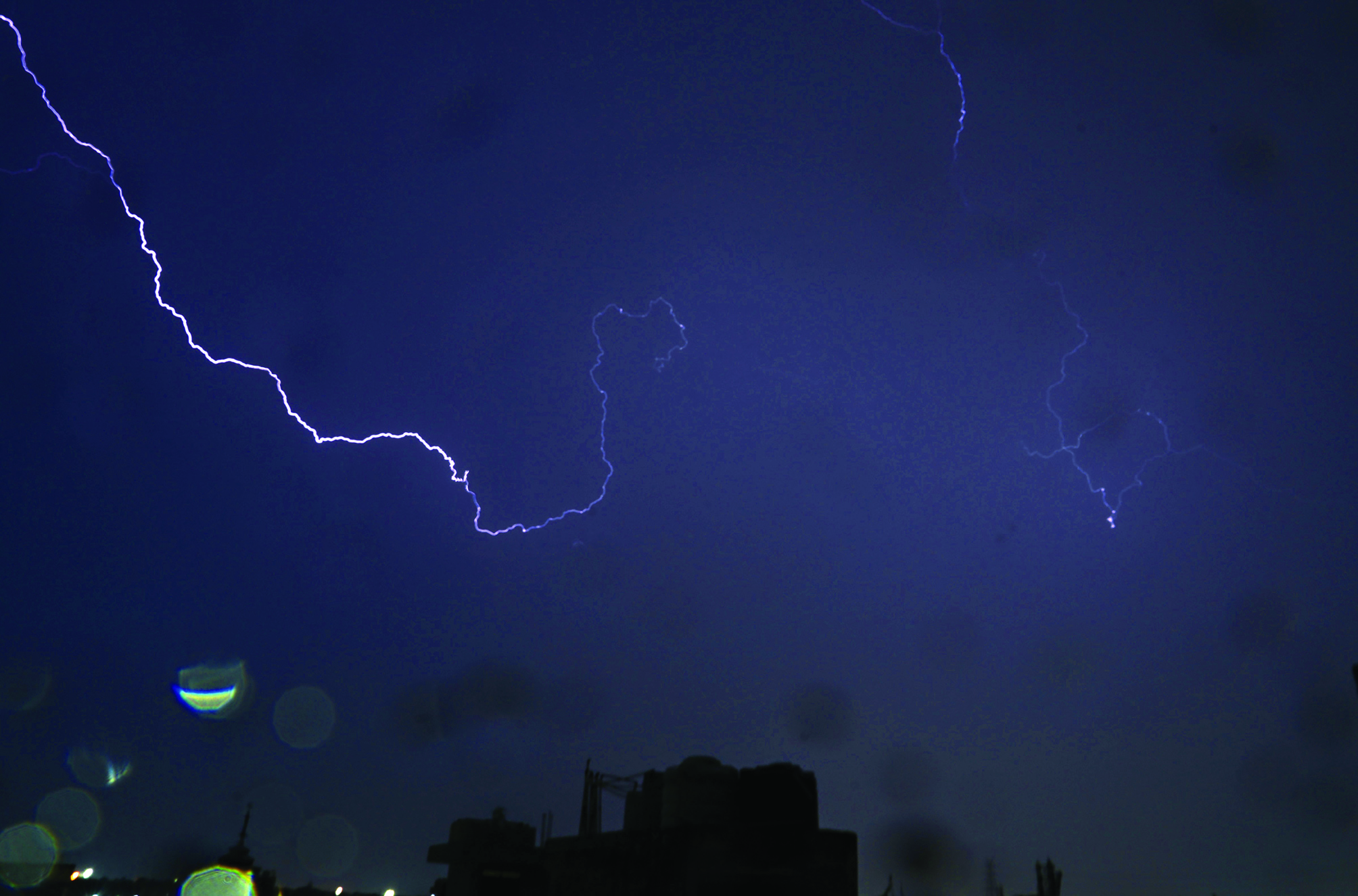 Thunderstorm, rain hit Delhi; 10 flights diverted