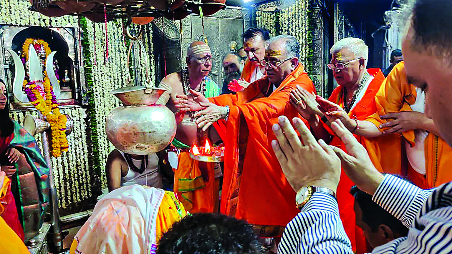 Nepal PM ‘Prachanda’ offers prayers at Mahakaleshwar temple