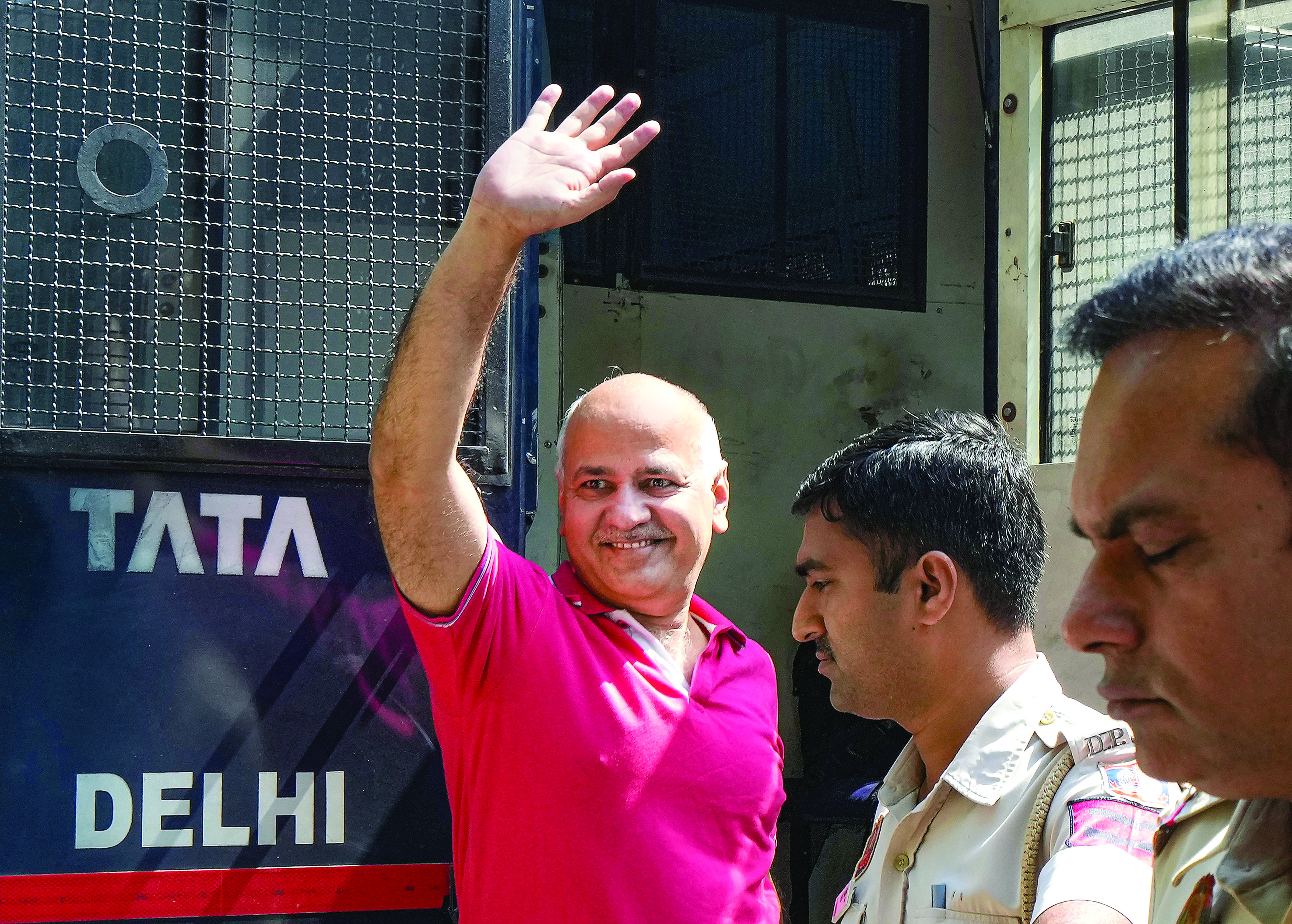 Sisodia returns to Tihar jail, fails   to meet ailing wife at his residence