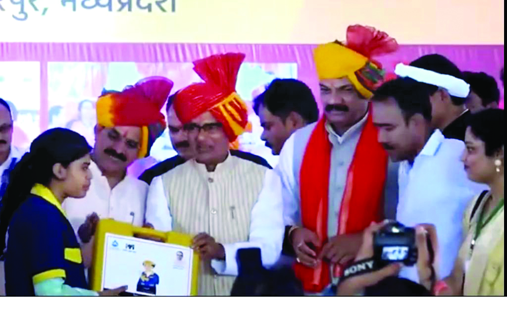 Madhya Pradesh CM Chouhan distributes tool kits   to young women during ‘Ladli Bahna Sammelan’