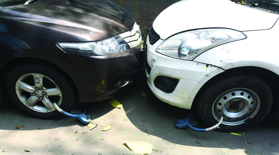 Hakim orders installation of ‘Parking’ & ‘No Parking’ boards on city streets