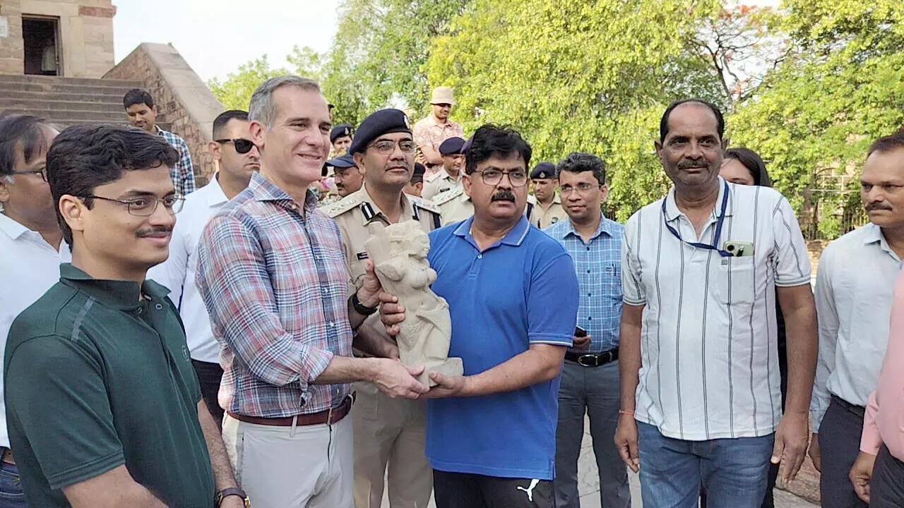 US Ambassador Eric Garcetti hails Gwalior’s archaeological splendour and cleanliness US Ambassador Eric Garcetti hails Gwalior’s archaeological splendour and cleanliness