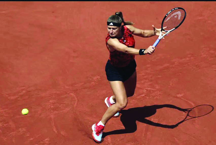 Muchova beats Pavlyuchenkova, reaches French Open semi-finals