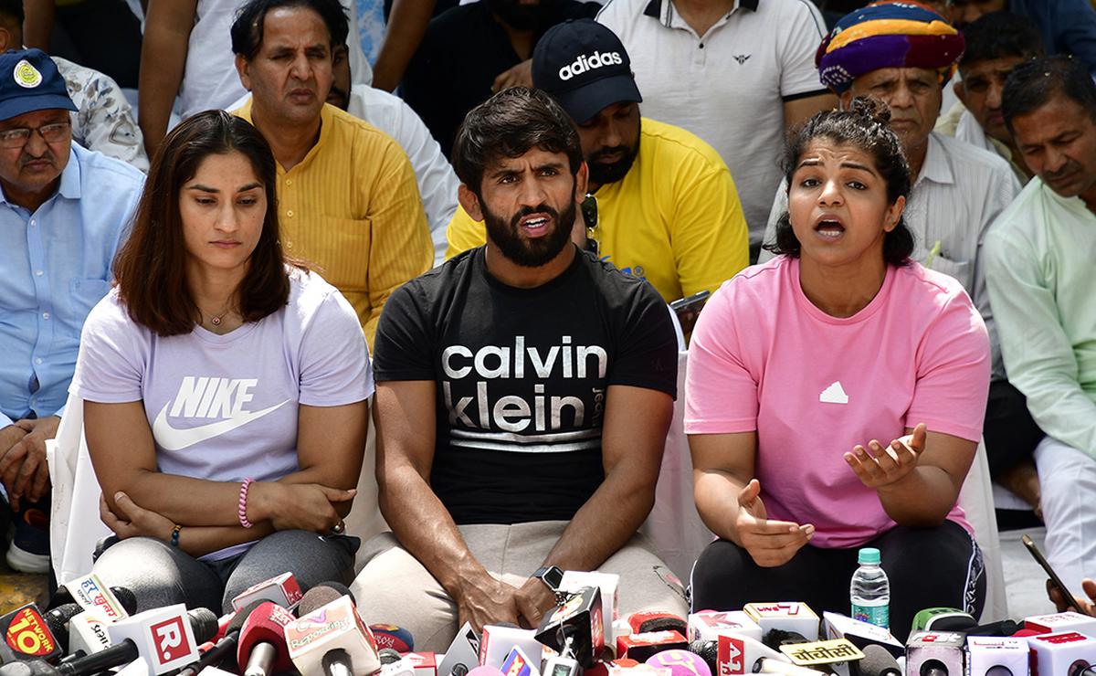 Government invites protesting wrestlers for talks Government invites protesting wrestlers for talks