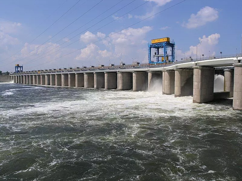 Waters continue to swell as flooded southern Ukraine copes with day after dam breach