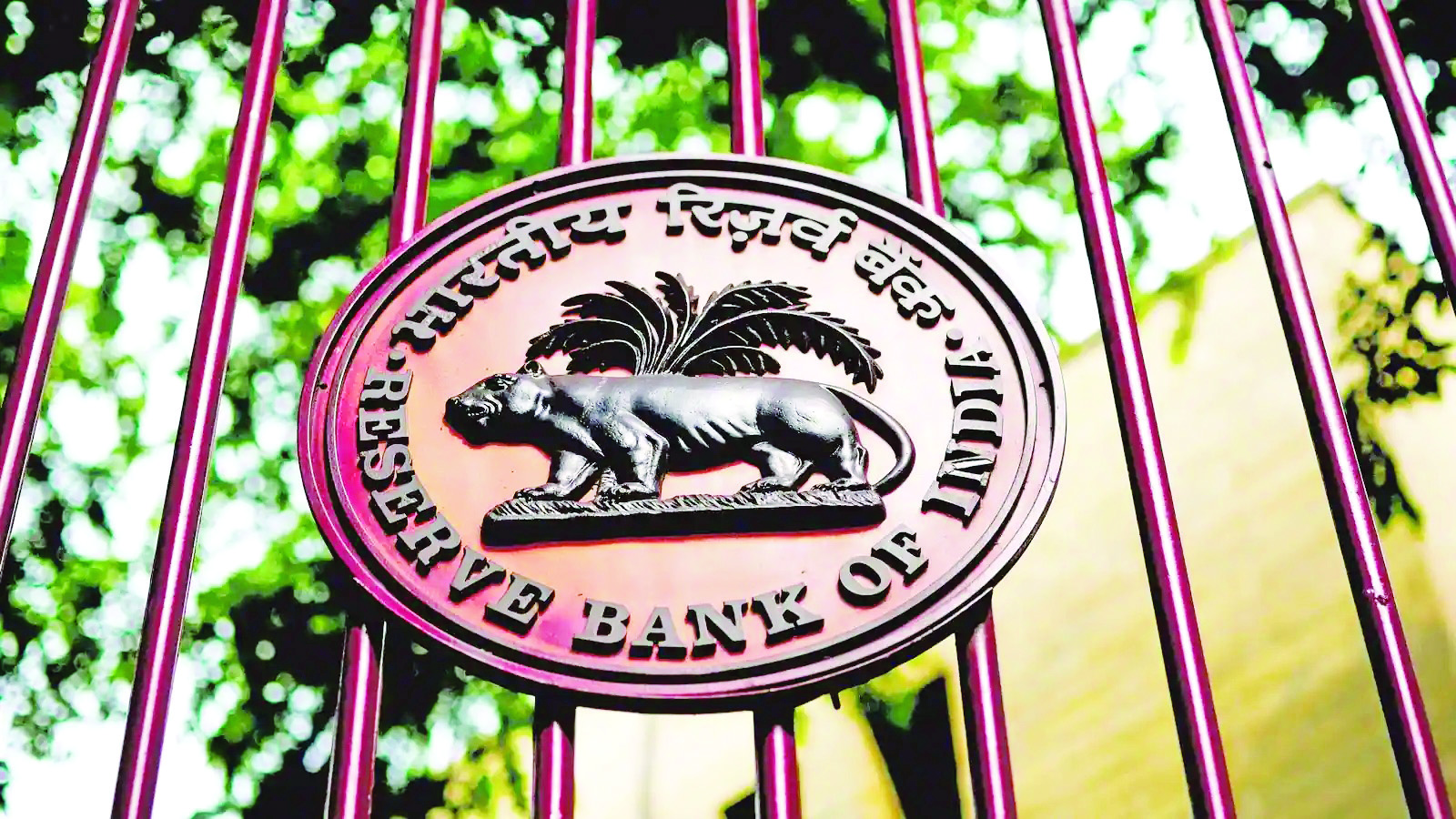 RBI issues norms on default loss guarantee   in digital lending