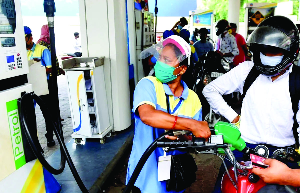 Margins on petrol, diesel turn +ve but price cut will have to wait