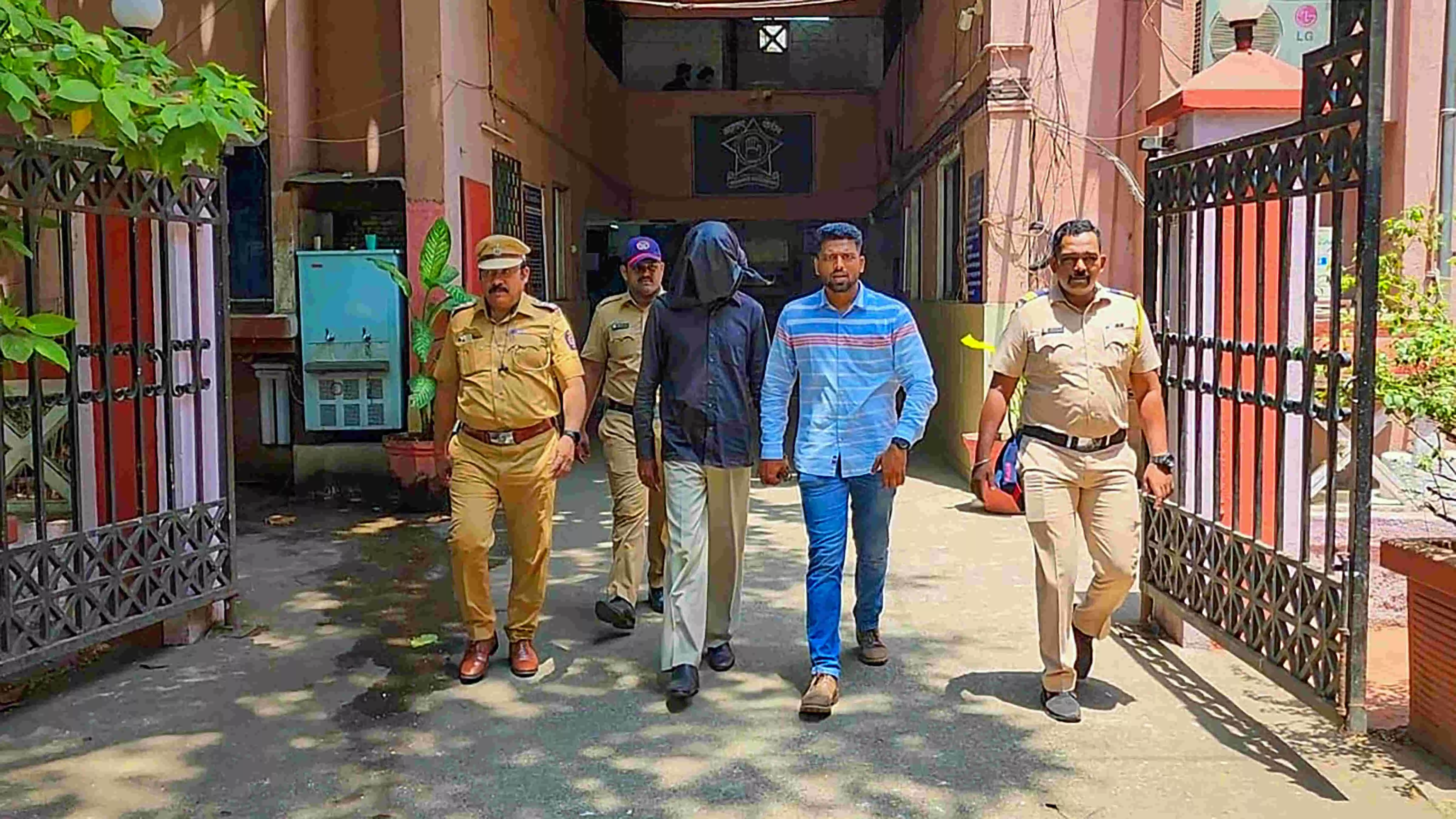 Mumbai man chopped live-in partners body, boiled pieces before dumping Mumbai man chopped live-in partners body, boiled pieces before dumping