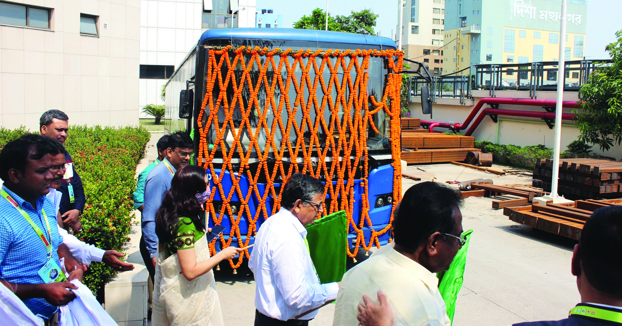 State launches buses with air purifiers to beat pollution