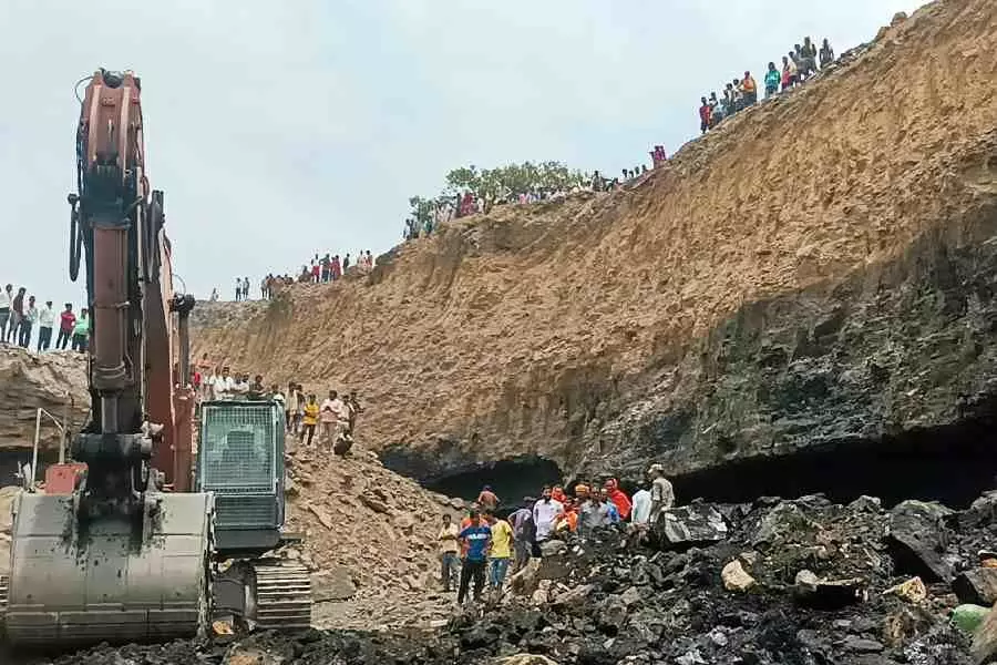 Dhanbad Deputy Commissioner sets up committee to probe in illegal mine collapse incident