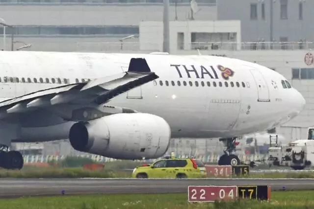 2 planes bump into each other at Tokyos Haneda airport