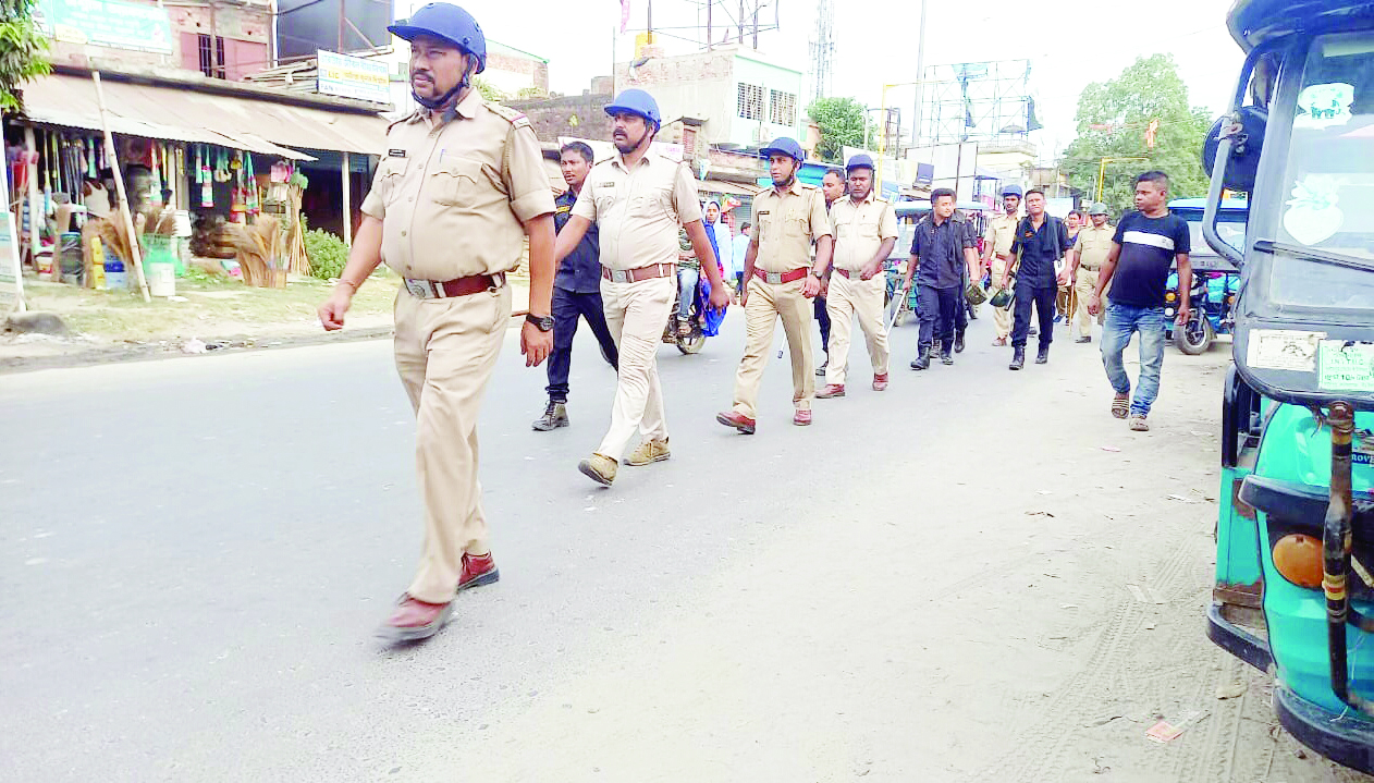 Panchayat polls: Cops start route march to instill confidence among voters in South Dinajpur