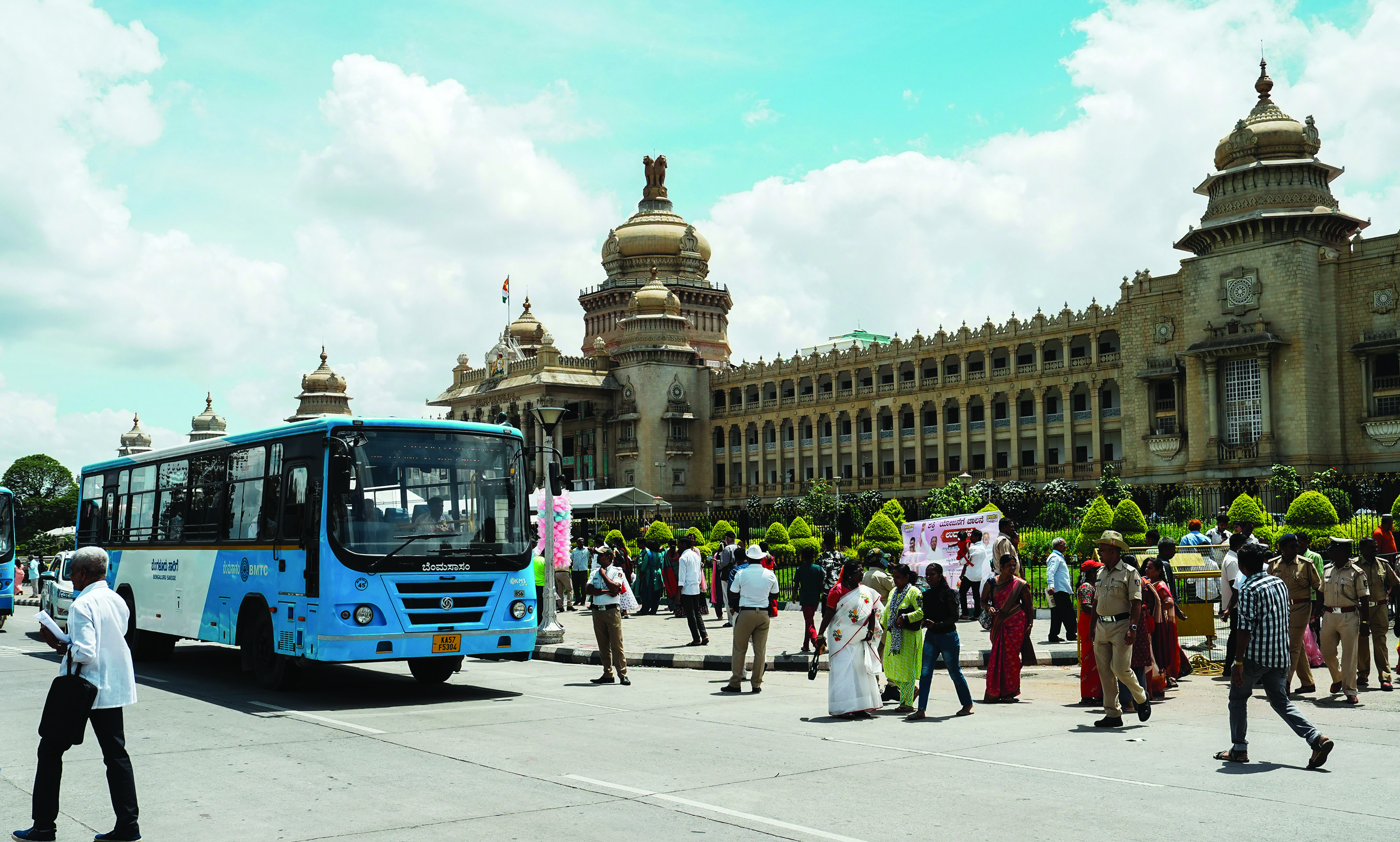 K’taka: Congress launches free bus travel scheme for women K’taka: Congress launches free bus travel scheme for women