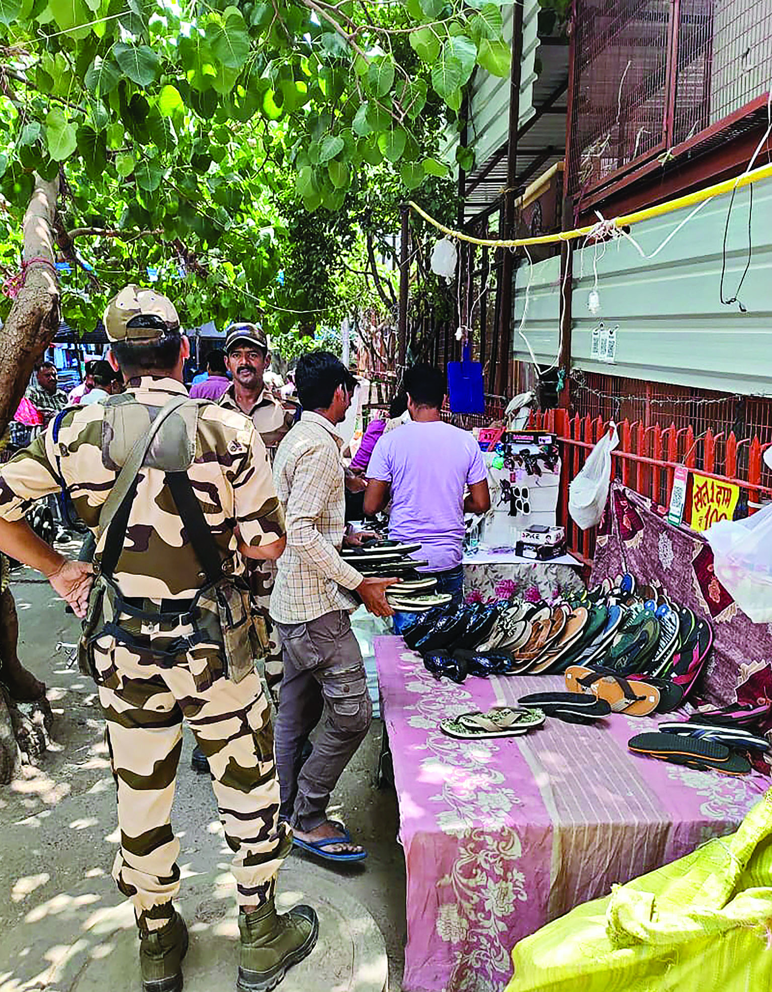 DMRC begins encroachment drive at Lal Quila and Chandni Chowk Metro stations