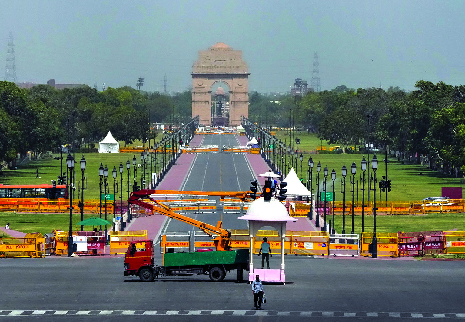 Peak power demand crosses 7000 MW for first time this season