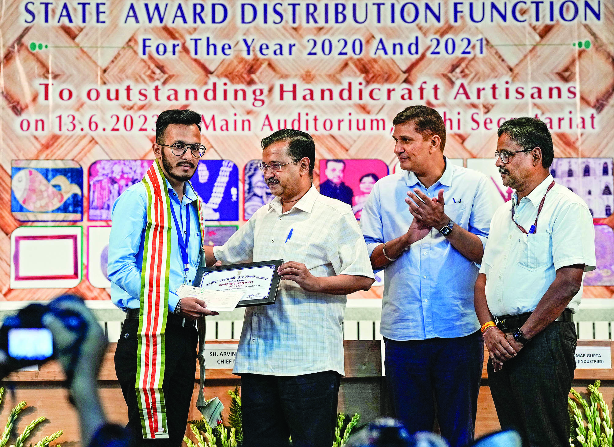 Kejriwal felicitates 16 handicraft artisans Kejriwal felicitates 16 handicraft artisans