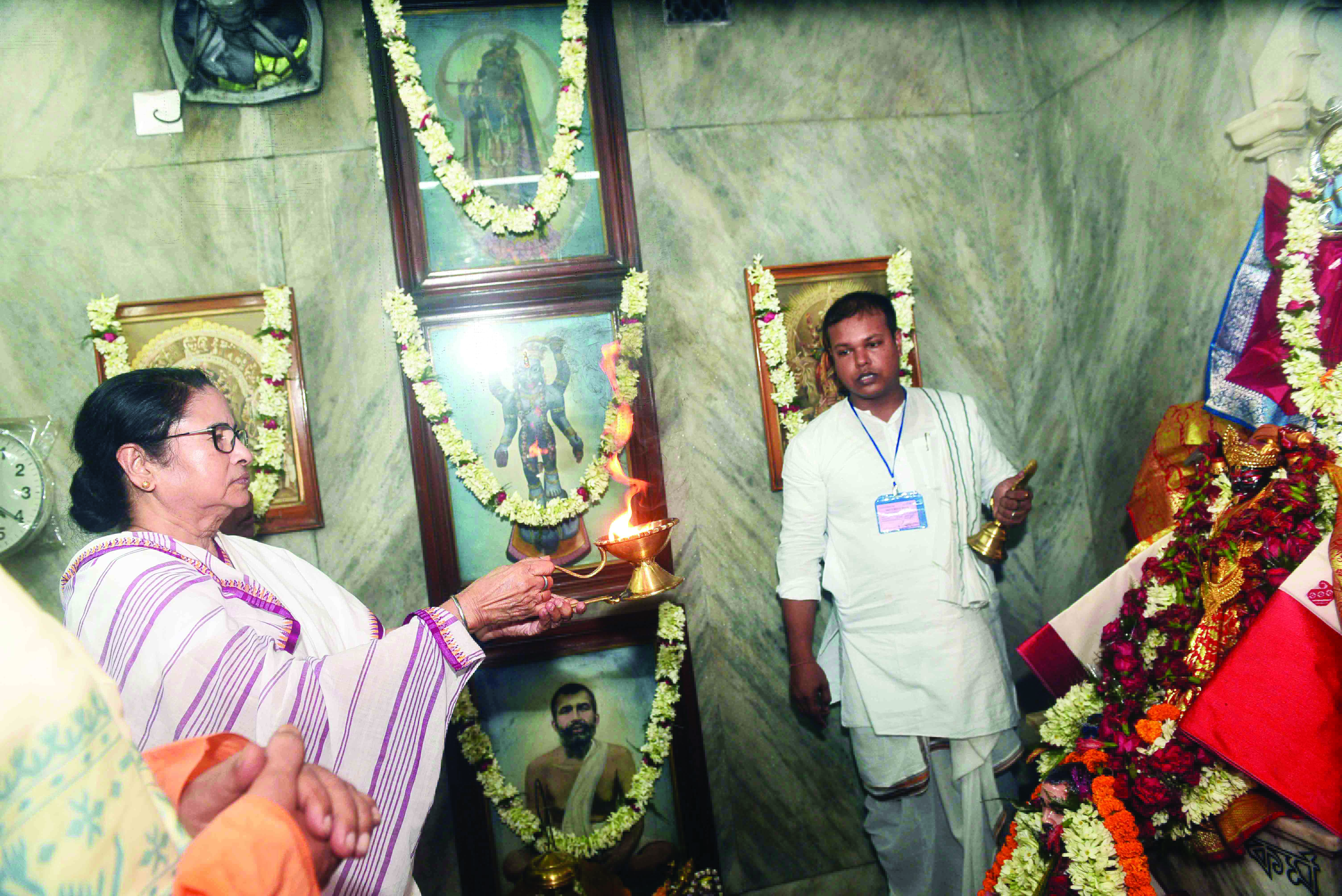 Mamata visits Adyapeeth, recollects memories of her mother Mamata visits Adyapeeth, recollects memories of her mother
