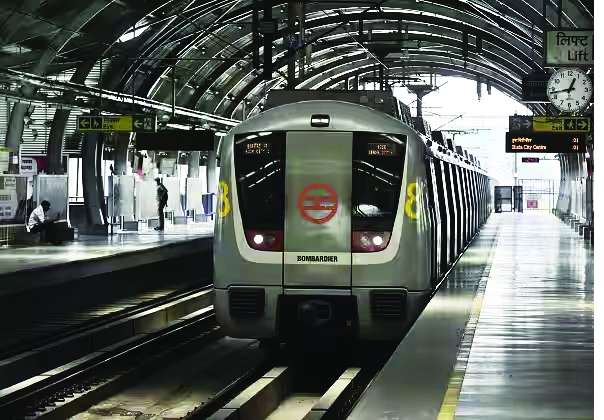 Japanese delegates take ride in Metro, visit museum