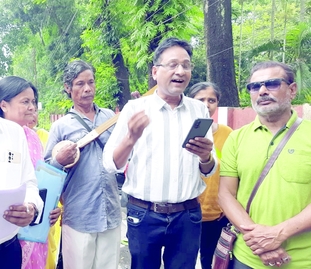Man composes poll jingle for wife contesting as TMC candidate Man composes poll jingle for wife contesting as TMC candidate