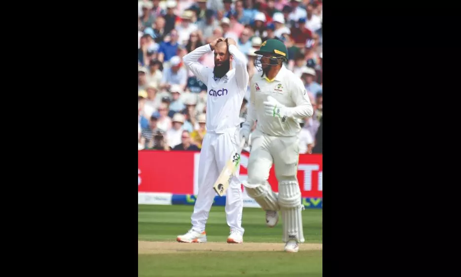 England dismisse Australia to take 7-run lead in Ashes opener England dismisse Australia to take 7-run lead in Ashes opener