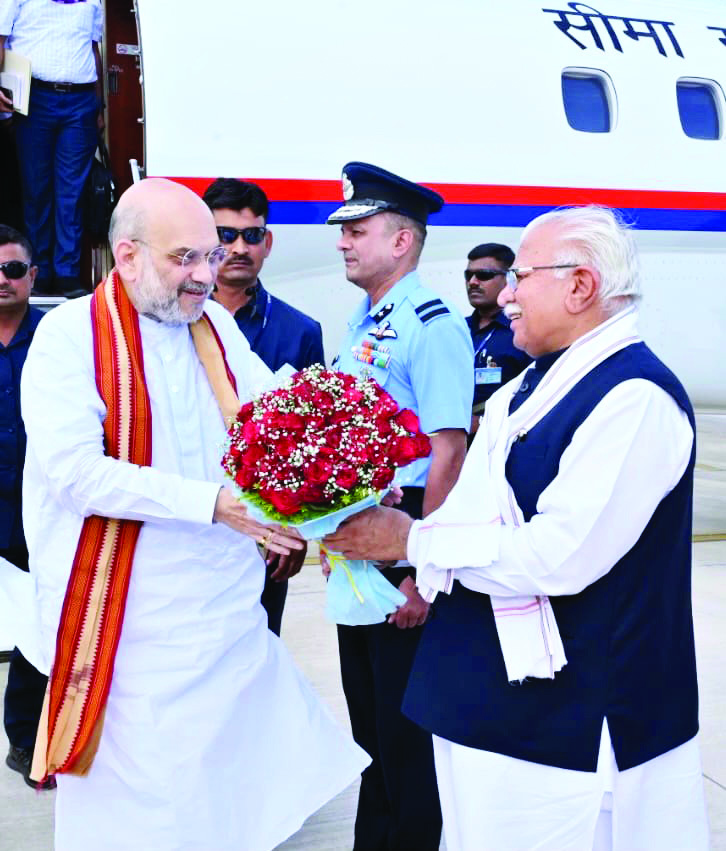 Amit Shah takes a jibe at previous govt at Sirsa rally