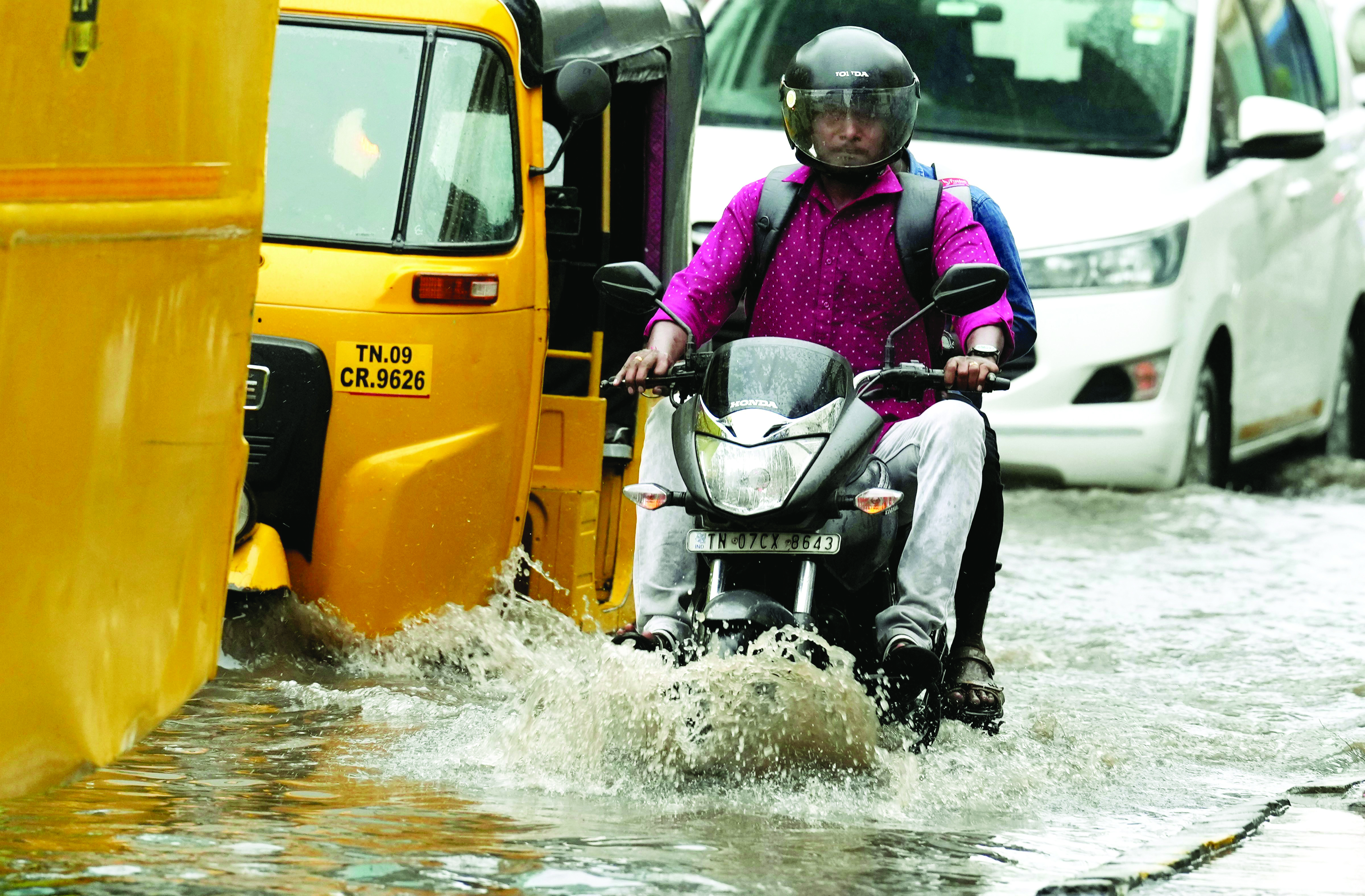 Heavy rains lash Gujarat, Rajasthan, Assam inundating villages & towns