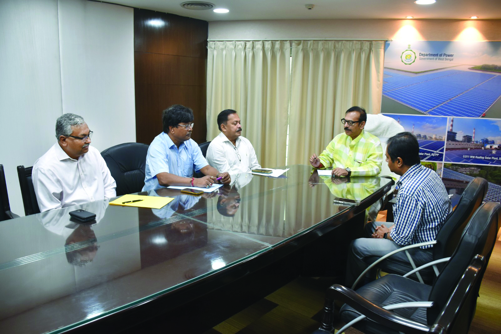 Power Min meets CESC officials over power cuts Power Min meets CESC officials over power cuts