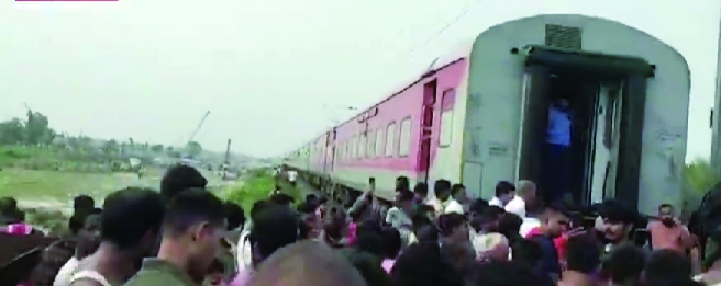 2 compartments of Jammu Tawi Express separated from engine
