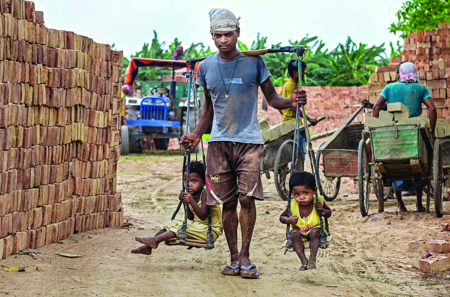 11 labourers tied with chains rescued in Osmanabad; narrate inhuman treatment 11 labourers tied with chains rescued in Osmanabad; narrate inhuman treatment
