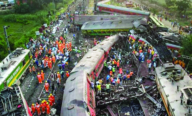 Balasore train accident: Rail Ministry transfers 5 senior officials of SE Railway Balasore train accident: Rail Ministry transfers 5 senior officials of SE Railway