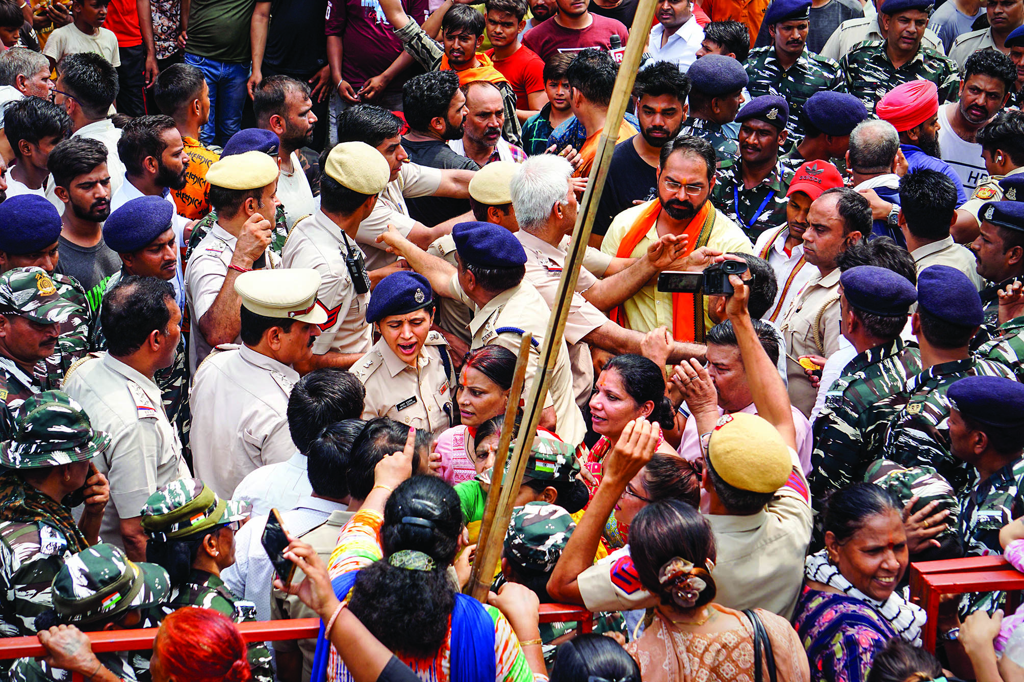 AAP, BJP trade barbs over removal of grille near temple in east Delhi AAP, BJP trade barbs over removal of grille near temple in east Delhi