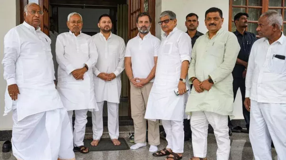 Ahead of opposition meeting Rahul Gandhi, Mallikarjun Kharge reach Patna Ahead of opposition meeting Rahul Gandhi, Mallikarjun Kharge reach Patna