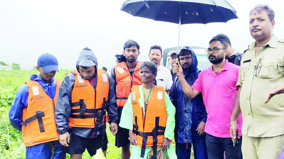 Woman rescued after being stranded on islet for 13 days