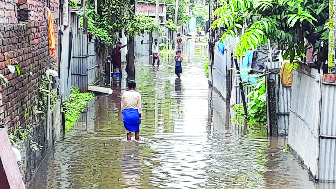 Karala River in spate owing to heavy rain, affected residents relocated Karala River in spate owing to heavy rain, affected residents relocated