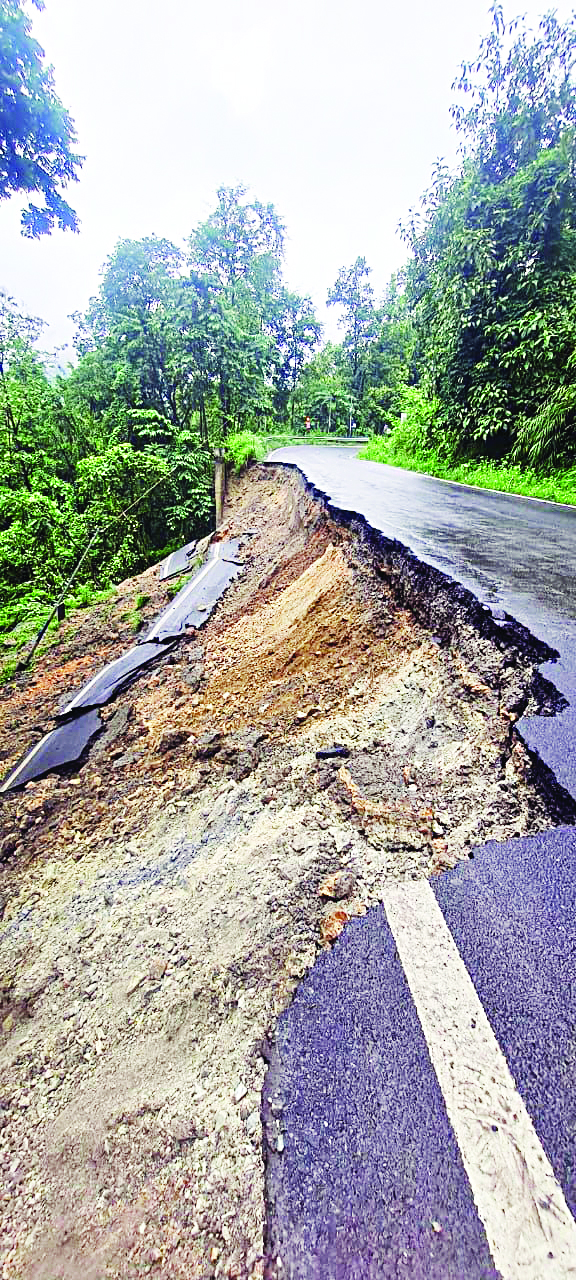 Incessant rains trigger landslides in Hills of Darj & Kalimpong
