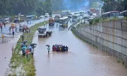 Monsoon covers Delhi, Mumbai together