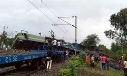 Goods train hits stationary freight coaches in Bengals Bankura, none hurt