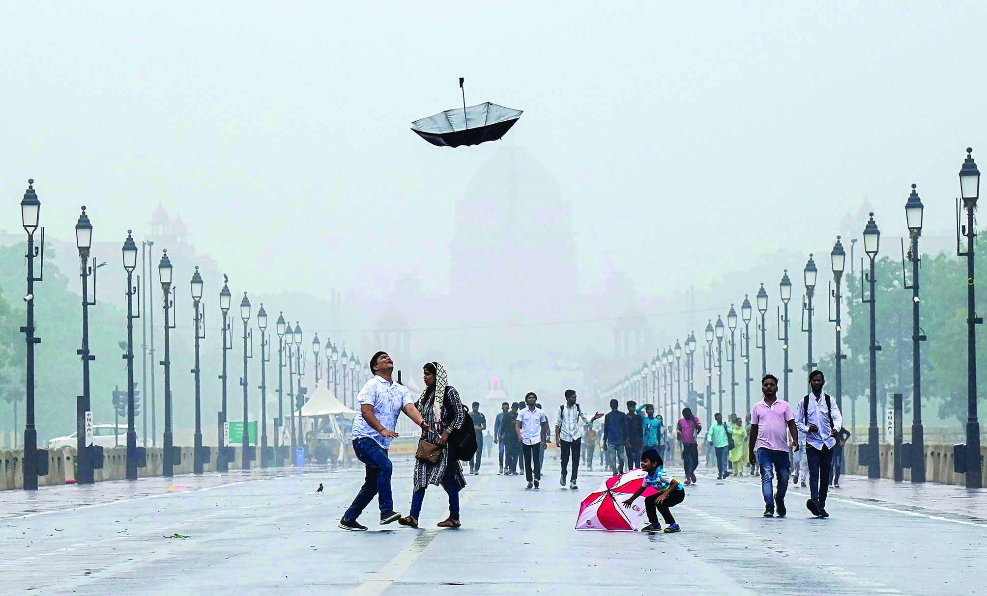 Delighted: Delhiites enjoy first monsoon showers Delighted: Delhiites enjoy first monsoon showers