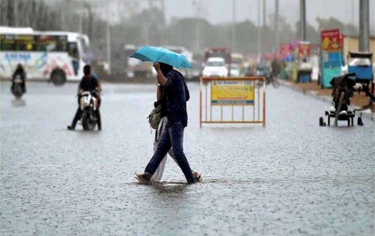 Mumbai rains: more showers with occasional intense spells likely in the city and suburbs Mumbai rains: more showers with occasional intense spells likely in the city and suburbs