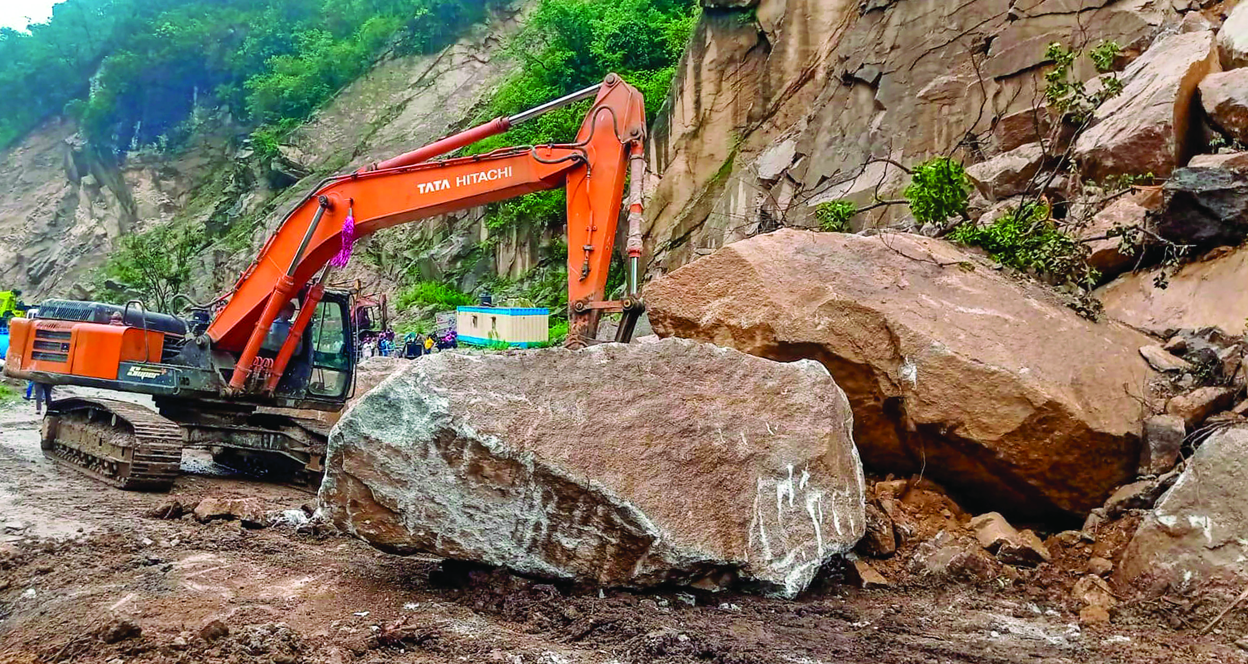 Monsoon advances; 4 dead in lightning strikes in Raj, hundreds stranded in HP