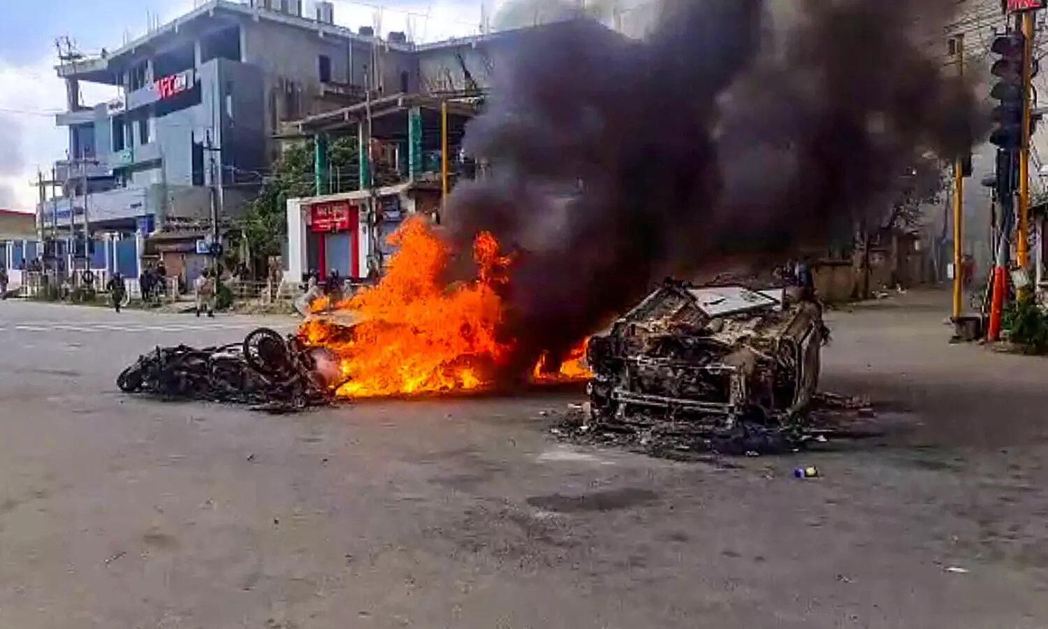 Manipur violence:12 bunkers get hit Manipur violence:12 bunkers get hit