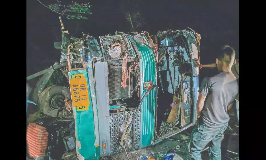 20 people killed in two separate road accidents 20 people killed in two separate road accidents