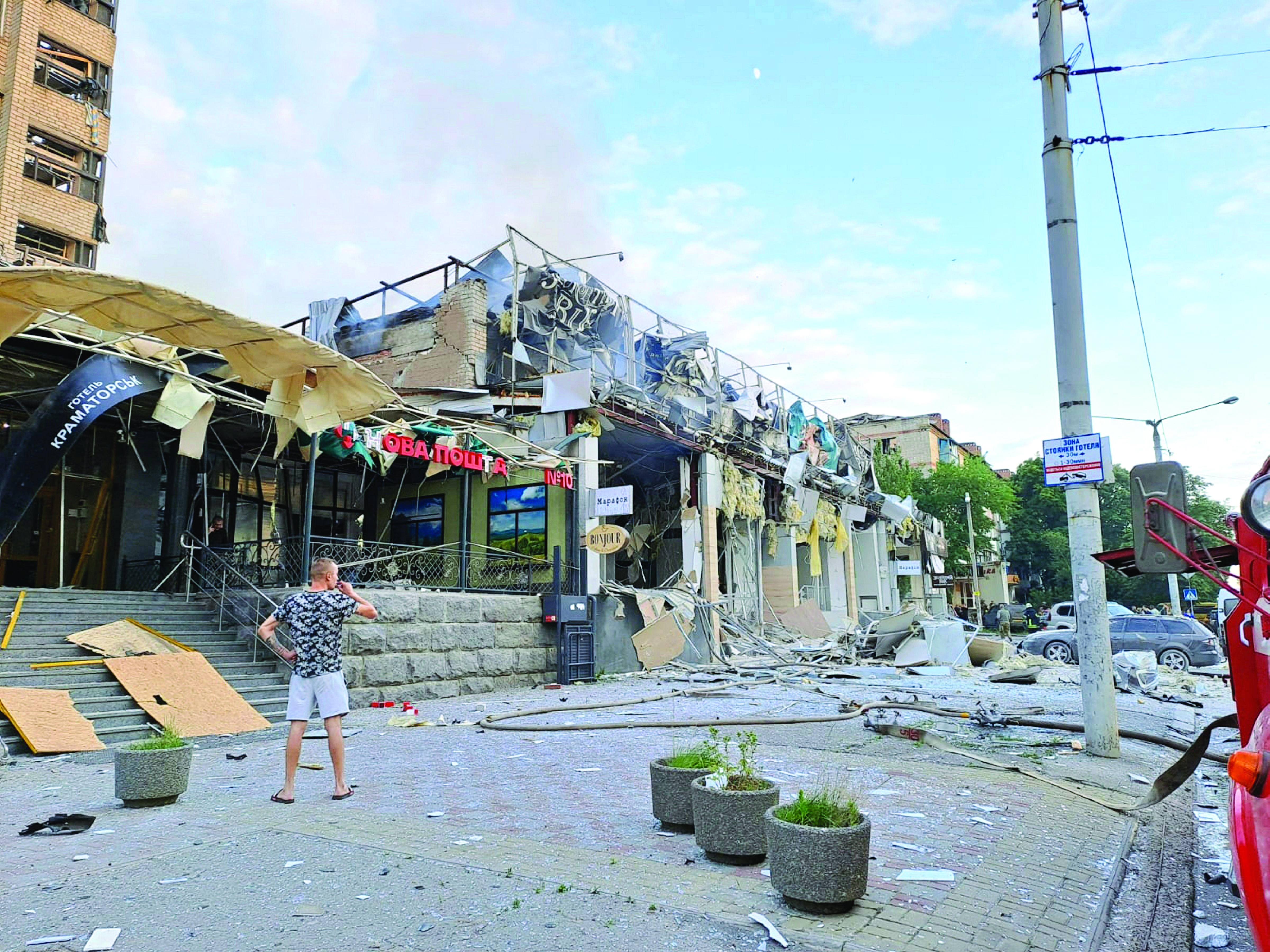 10 killed as Russian missile slams into restaurant in eastern Ukraine